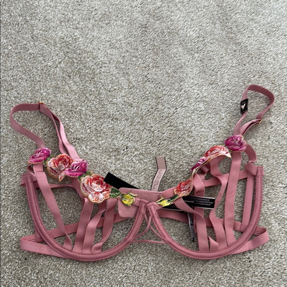 Victorias secret Floral Embroidered Pink Bra- SZE S/DD BNWT
